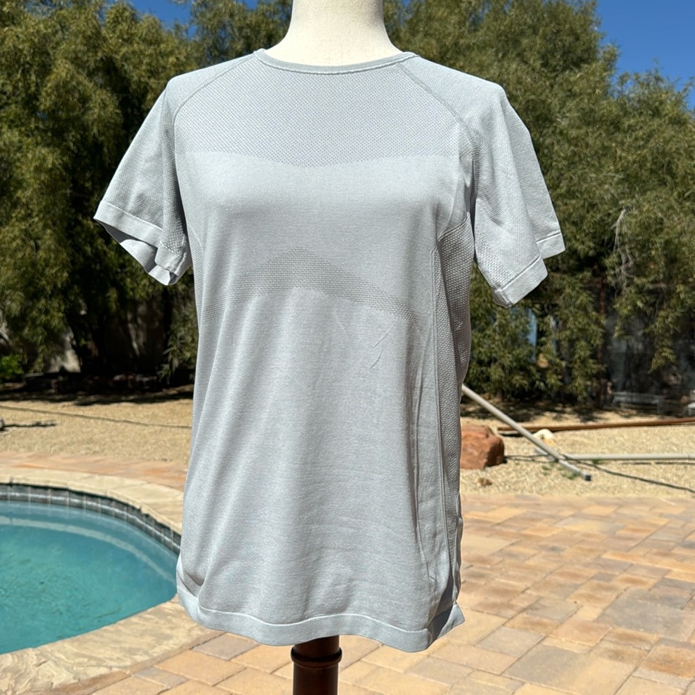 Old Navy Active Women's Running Short Sleeve Gray Top Size L